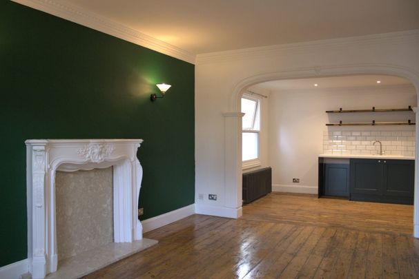3 Bed Flat, Forest Road West, NG7 - Photo 1