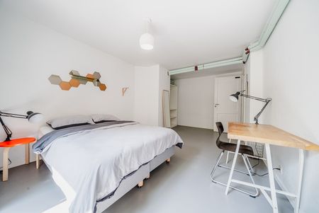 Room at Rue Charles Quint 55 - Photo 3