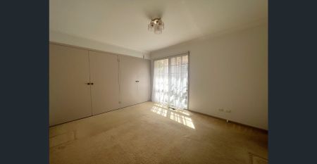 A hidden gem, set in one of Caulfield North’s finest and most admired streets | OPEN 4:00PM - 4:15PM THU 4TH DEC & 3:00PM - 3:15PM WED 10TH DEC - Photo 3