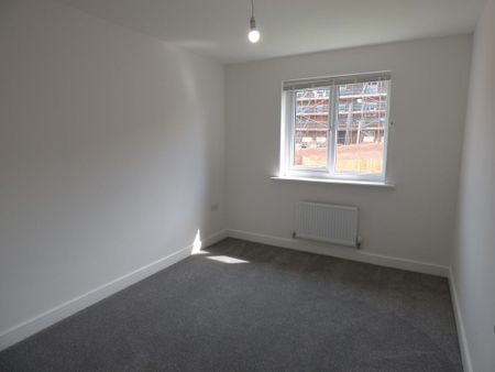 3 bedroom semi-detached house to rent - Photo 4