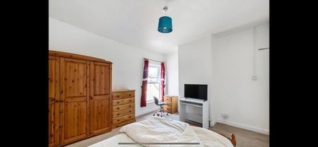 4 bedroom terraced house to rent - Photo 2