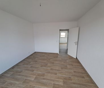 Erstbezug nach Sanierung! GerÃ¤umige 3-Raum Wohnung in Bitterfelder... - Photo 3