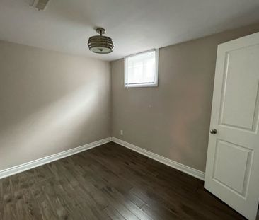 For Lease - 926 Flagship Drive, Mississauga, Ontario - Photo 2