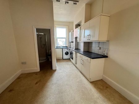 2 bedroom flat to rent - Photo 3