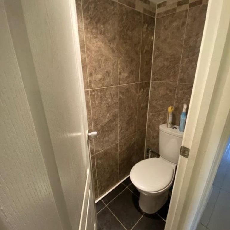 1 bedroom in a house share to rent - Photo 1