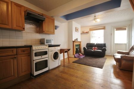 Station Road, Hounslow, Middlesex,TW3 - Photo 3