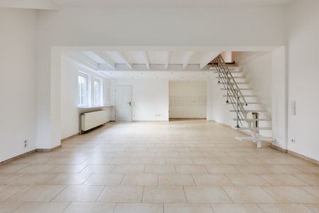 Idyllisch wohnen auf Gut Moschenhof! Frisch renovierte Maisonette-Gartenwohnung mit Aussenstellplatz - Photo 2