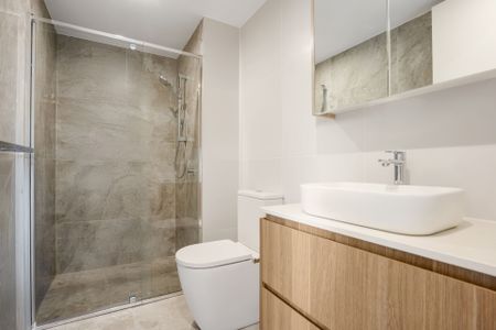 Modern, Luxury One-bedroom Apartment in the Heart of the City - Photo 5