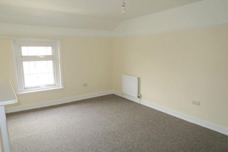 3 bedroom flat to rent - Photo 3
