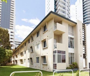 RENOVATED FURNISHED AND EQUIPPED - Photo 4