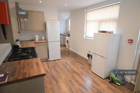 8 bedroom terraced house to rent - Photo 4