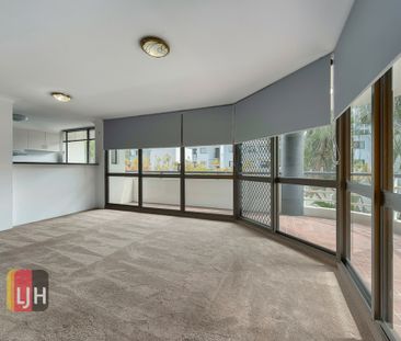 INNER CITY, 2 BEDROOM, 2 BATHROOM UNIT WITH 2 CAR SPACES ! - Photo 1