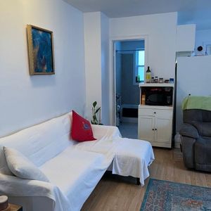 3 1/2 très ensoleillé Vieux Longueuil 1260$/mois à partir du 1 mars - Photo 2