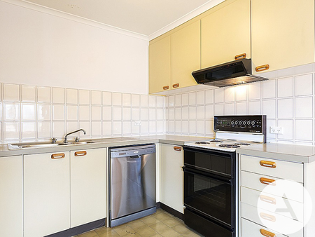 27 Rowe Pl, Phillip ACT 2606 - Townhouse For Rent | Domain - Photo 5