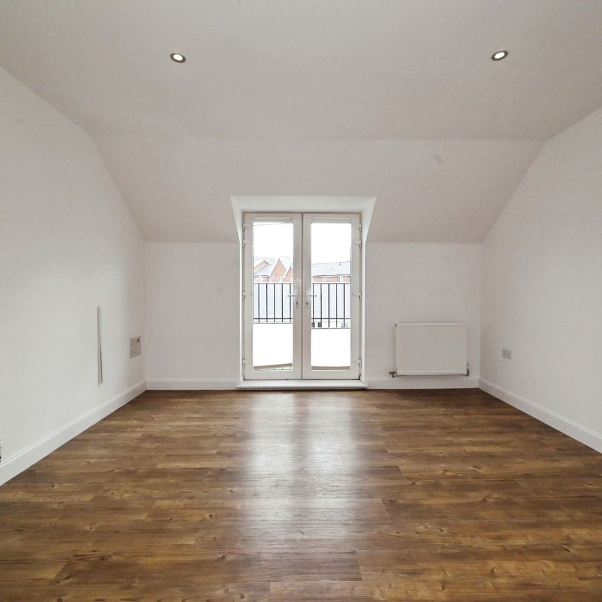 Bright and airy 2 bedroom flat to let in Wokingham - Photo 1