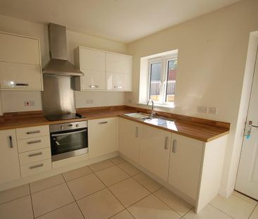2 bedroom end of terrace house to rent - Photo 2