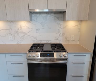 Top Floor Upscale 1 Bedroom + Den Near Downtown - Photo 5