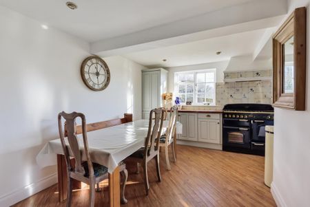 4 bedroom detached house to rent - Photo 4