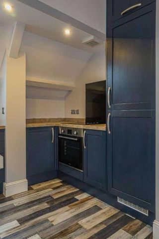 Royal Buildings, Penarth, CF64 - Photo 5