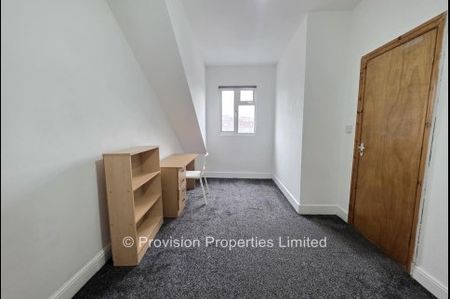 6 Bedroom Student Properties Leeds - Photo 5