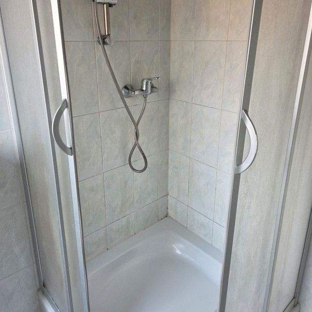 Wohlfühlwohnung unterm Dach! Wohnküche ... Tageslichtbad mit Wanne und Dusche! - Foto 1