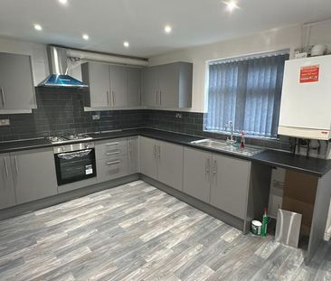 3 bedroom semi-detached house to rent - Photo 3