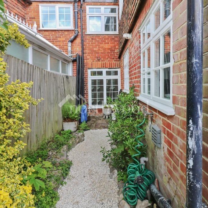 3 bedroom terraced house to rent - Photo 1