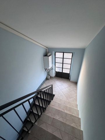 Porzione di trifamiliare in affitto - Photo 2