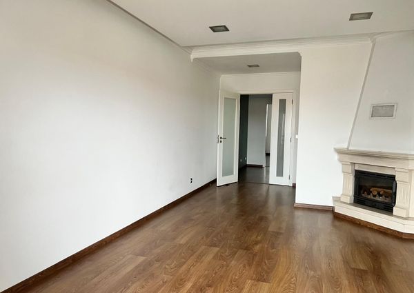 Apartamento T2 situado na Avenida Dr. Lourenço Peixinho em Aveiro.