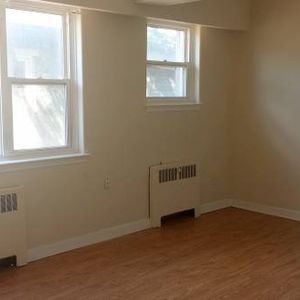 Bachelor Unit Available to Move In Now - Steps Away From uOttaw - Photo 2