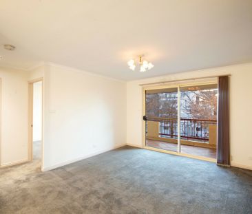 Spacious Living - Photo 3