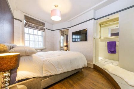 1 bedroom flat in Baker Street - Photo 2