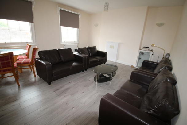 8 Bed Student Accommodation - Photo 1