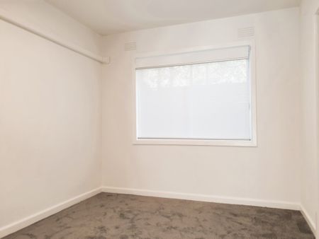 Ground Floor One Bedroom Apartment - Photo 3