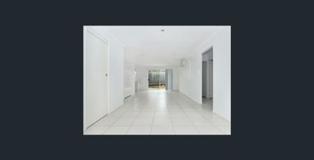 Large Living Area with Air Con! - Photo 5