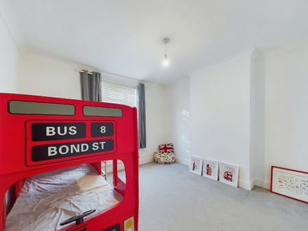 3 bedroom end of terrace house to rent - Photo 4