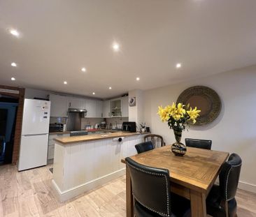 3 bedroom semi-detached house to rent - Photo 3