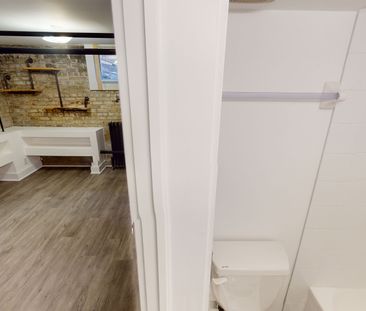 For Lease - 1152 Gerrard Street Unit# Unit 205, Toronto, Ontario - Photo 5