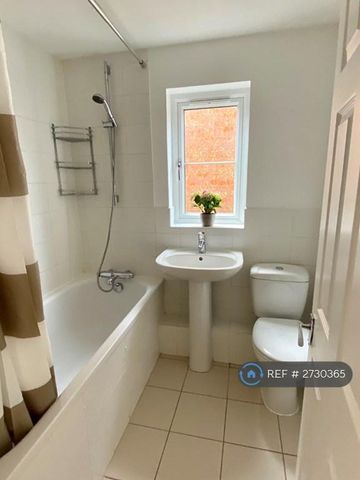 2 bedroom terraced house to rent - Photo 3