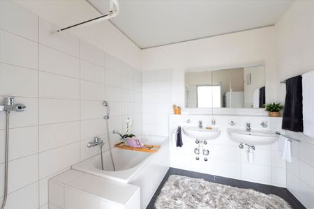 2.5 Zimmer, 70 m², 2. Stock - Photo 2