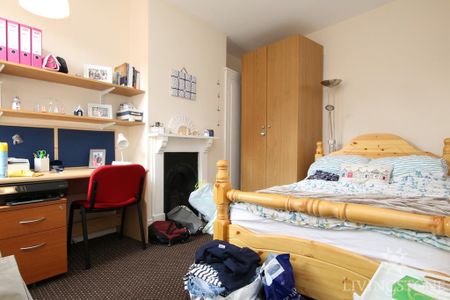 4 bedroom terraced house to rent - Photo 2