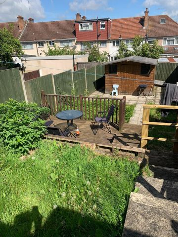 Room in a Shared House, Crest Road, NW2 - Photo 2