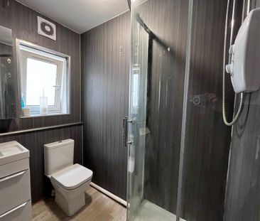 4 bedroom terraced house to rent - Photo 5