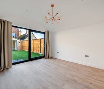 3 bedroom terraced house to rent - Photo 4