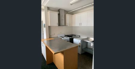 Five Bedroom, Furnished Apartment - Photo 4