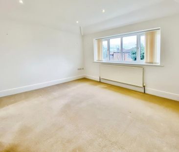 4 bedroom semi-detached house to rent - Photo 4