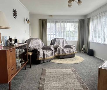 Charming 2-Bedroom Home - Photo 2