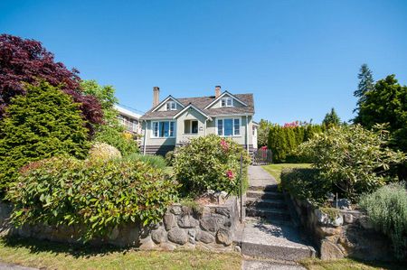 West Vancouver Ambleside House - Photo 2