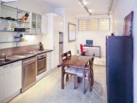 Sophisticated and Stylish One Bedroom Apartment - Photo 4