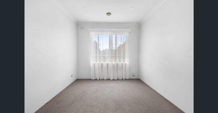 BRIGHT & SPACIOUS TWO BED APARTMENT IN SOUGHT AFTER LOCATION! - Photo 4